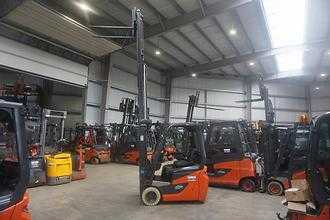 Heftruck gebruikt LINDE EG 16-02 - Triplex - 75 Stunden ELEKTRO DREIRADFRONTSTAPLER (13056269)