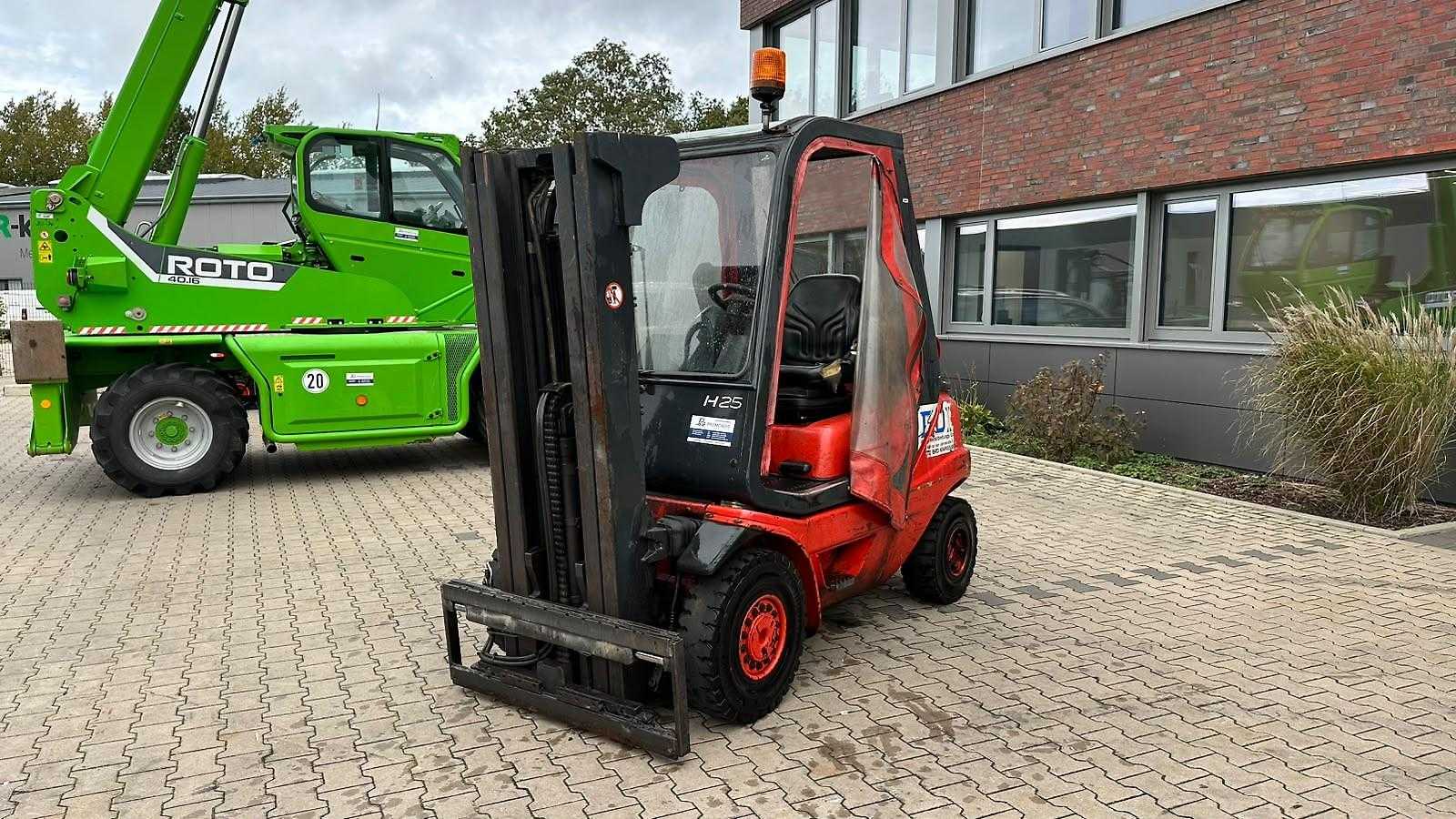 Heftruck gebruikt LINDE H 25 T GAS VIERRADFRONTSTAPLER (13075579)