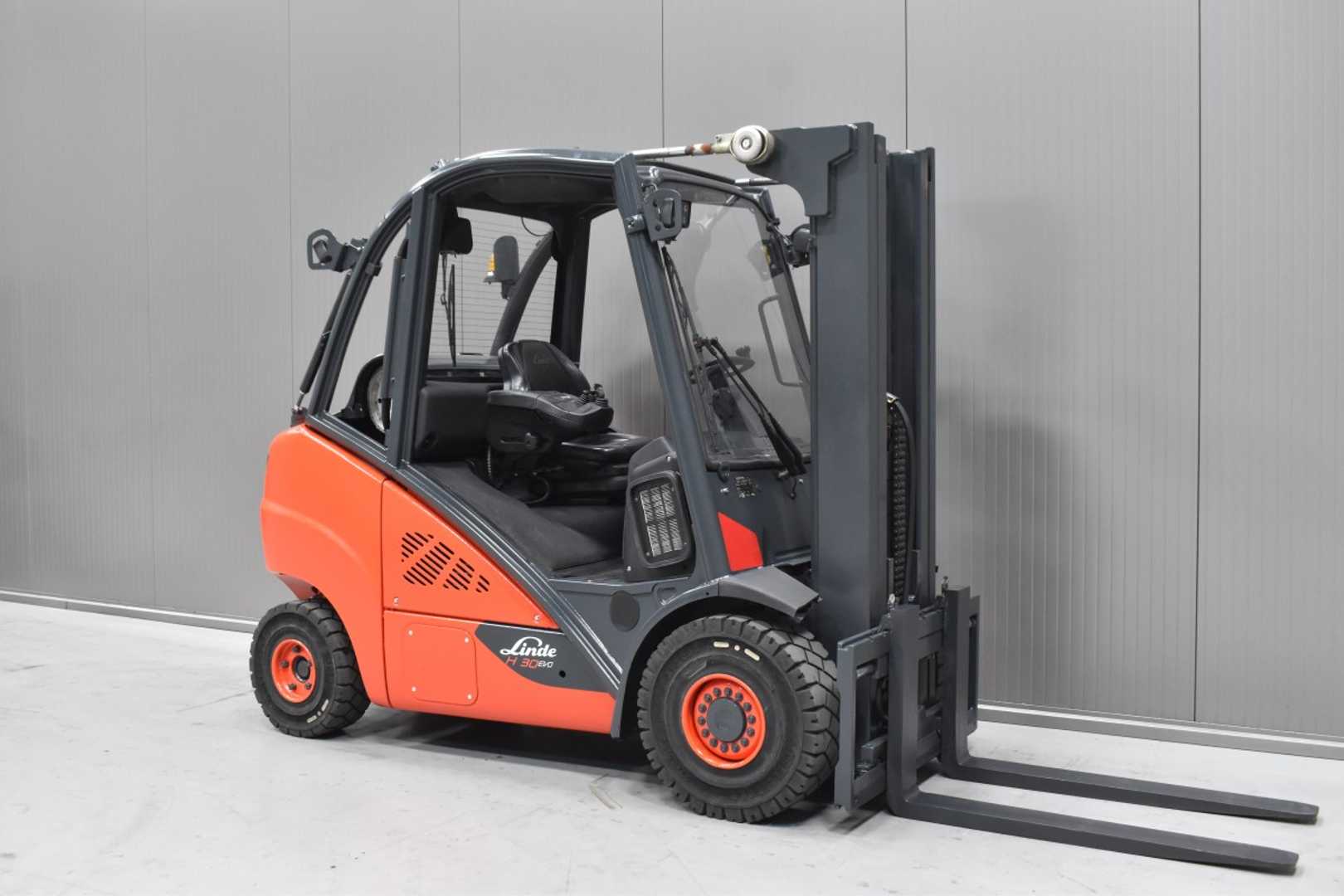 Heftruck gebruikt LINDE H 30 T - 02 /58174/ GAS VIERRADFRONTSTAPLER (13060654)