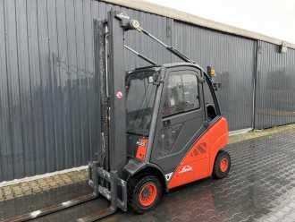 Heftruck gebruikt LINDE H25T GAS VIERRADFRONTSTAPLER (13059002) backdrop