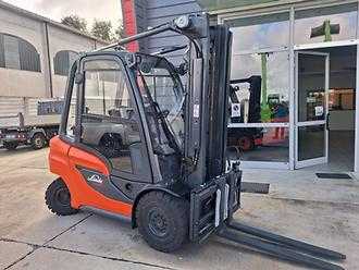 Heftruck gebruikt LINDE H30 DIESEL VIERRADFRONTSTAPLER (13072598) backdrop