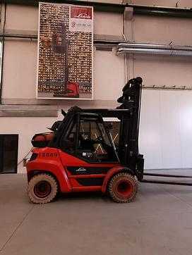 Heftruck gebruikt LINDE H70 T-03 GAS VIERRADFRONTSTAPLER (12423268) backdrop