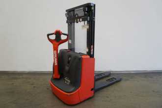 Heftruck gebruikt LINDE L 12 1172 ELEKTRO HOCHHUBWAGENDEICHSEL (13072799) backdrop