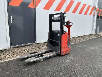 Heftruck gebruikt LINDE L12 ELEKTRO HOCHHUBWAGENDEICHSEL (13063903) backdrop
