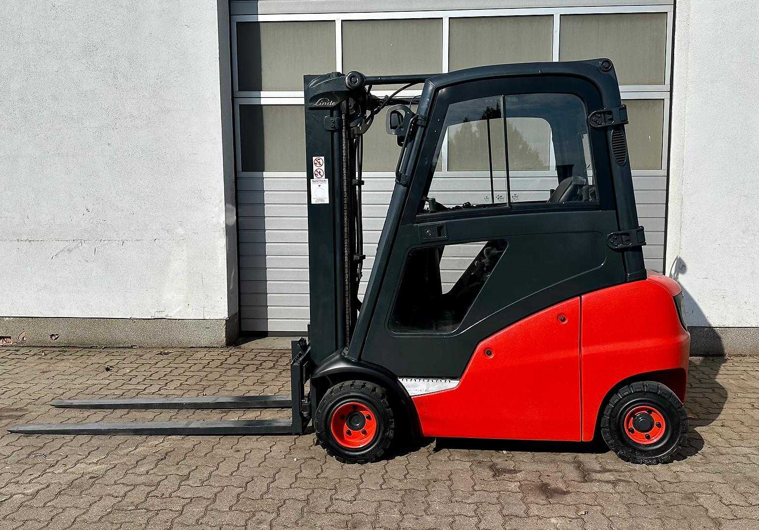 Heftruck gebruikt LINDE Linde H18D-01 391 Dieselstapler Vollkabine 1800kg DIESEL VIERRADFRONTSTAPLER (12895869)