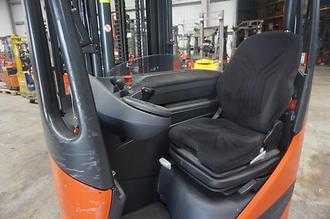 Heftruck gebruikt LINDE R 14 -01 ELEKTRO SCHUBMASTSTAPLER (13072585)