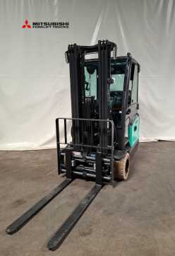 Heftruck gebruikt MITSUBISHI FB 20 N2T ELEKTRO DREIRADFRONTSTAPLER (13052529) backdrop