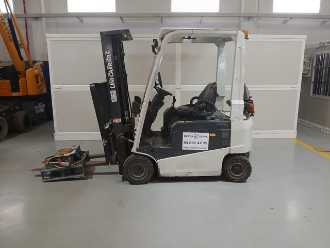 Heftruck gebruikt NISSAN JAG1N1L16Q CARRETILLA ELEVADORA ELECTRICA 1600 KG ELEKTRO VIERRADFRONTSTAPLER (13006609) backdrop