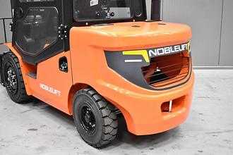 Heftruck gebruikt NOBLELIFT CPCD30 3500 DIESEL VIERRADFRONTSTAPLER (13072864)