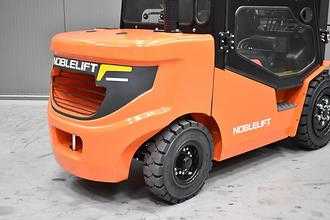 Heftruck gebruikt NOBLELIFT CPCD38 3500 DIESEL VIERRADFRONTSTAPLER (13072866)