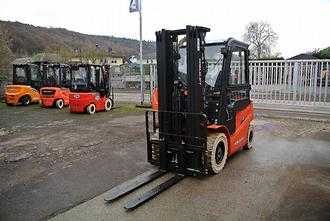 Heftruck gebruikt NOBLELIFT FE4P25Q ELEKTRO VIERRADFRONTSTAPLER (13010607)