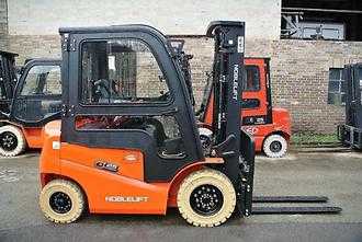 Heftruck gebruikt NOBLELIFT FE4P25Q ELEKTRO VIERRADFRONTSTAPLER (13010608)