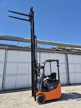 Heftruck gebruikt TOYOTA 7FBEST13 ELEKTRO DREIRADFRONTSTAPLER (13012007)