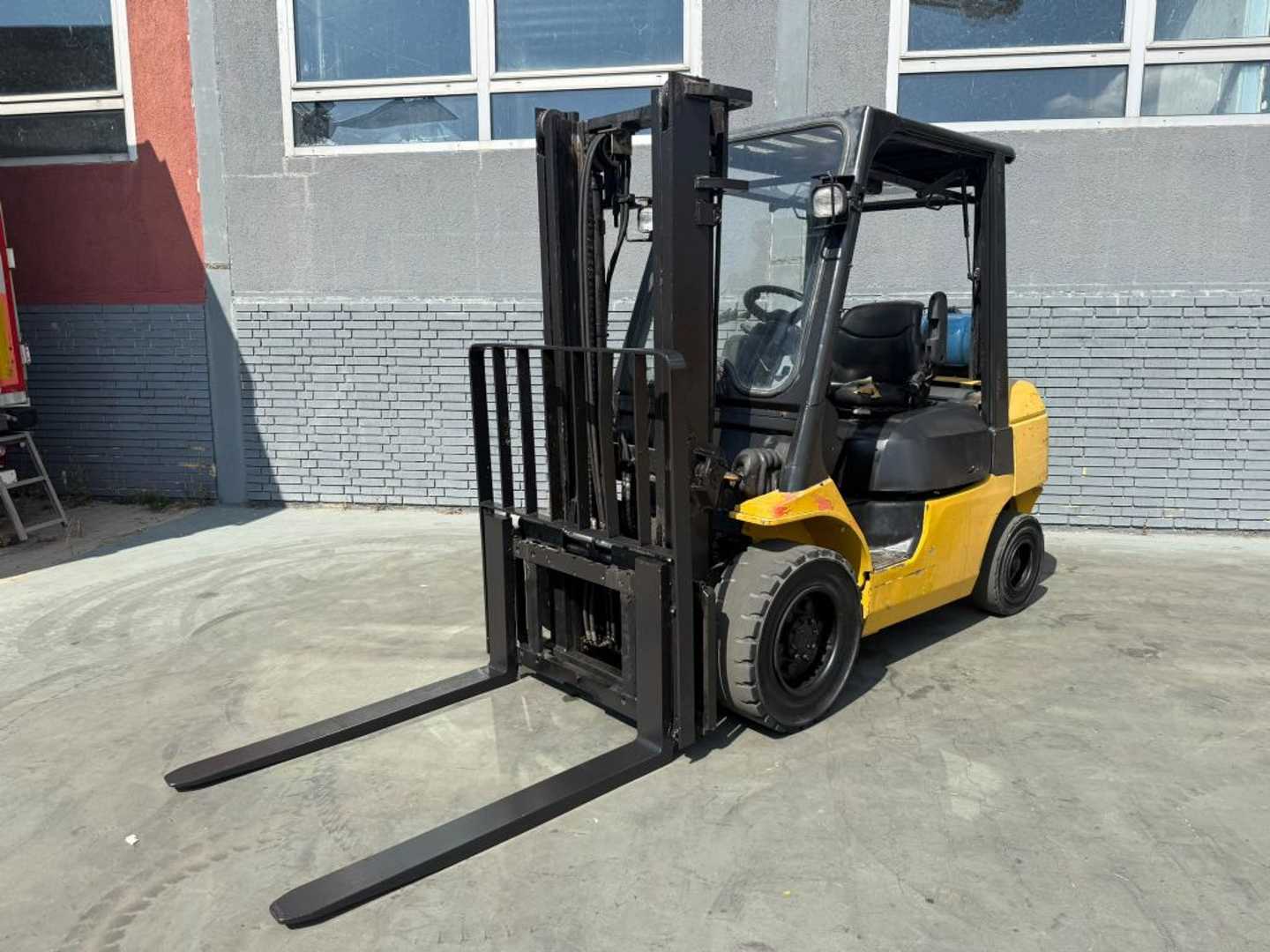 Heftruck gebruikt TOYOTA 02-7FGF30 Baujahr 2000 / Hubhöhe 3300 GAS VIERRADFRONTSTAPLER (13064344)