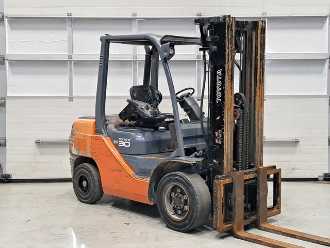 Heftruck gebruikt TOYOTA 02-8FDF30 DIESEL VIERRADFRONTSTAPLER (13034779)