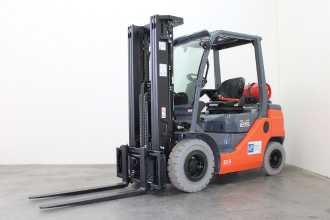 Heftruck gebruikt TOYOTA 02-8FGF25 GAS VIERRADFRONTSTAPLER (13040704)