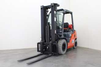 Heftruck gebruikt TOYOTA 02-8FGF25 GAS VIERRADFRONTSTAPLER (13040704)