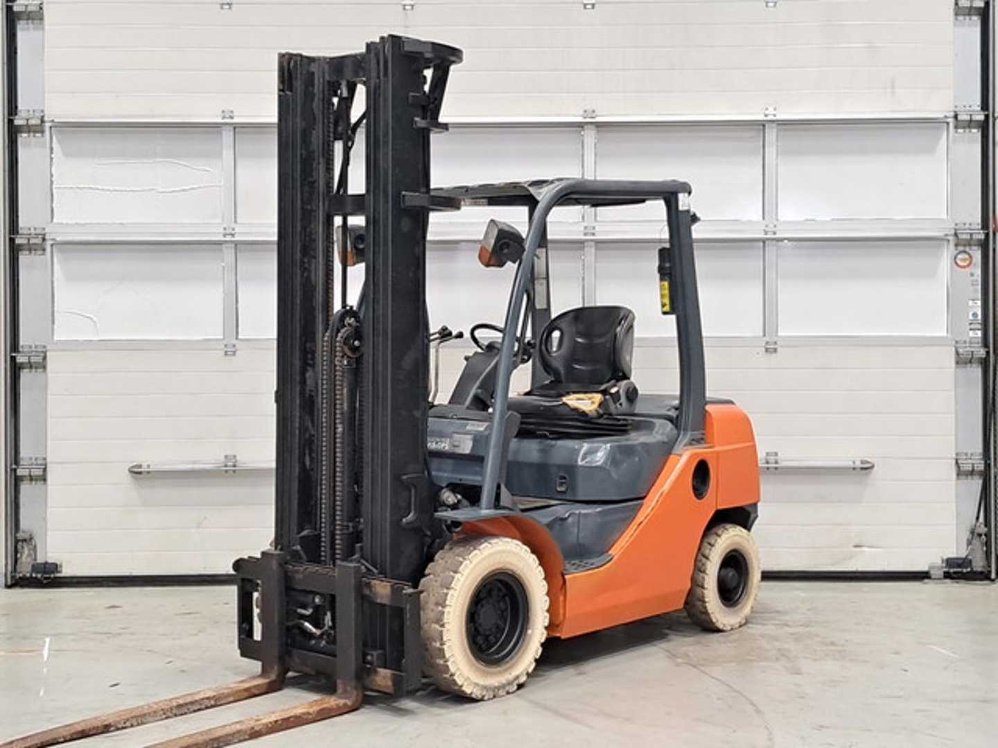 Heftruck gebruikt TOYOTA 52-8FD25 DIESEL VIERRADFRONTSTAPLER (13058631)