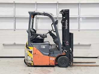 Heftruck gebruikt TOYOTA 8FBE15T ELEKTRO DREIRADFRONTSTAPLER (13058625)