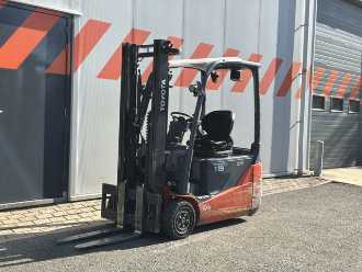 Heftruck gebruikt TOYOTA 8FBE18T ELEKTRO DREIRADFRONTSTAPLER (13073799) backdrop