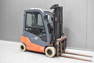 Heftruck gebruikt TOYOTA 8FBM20T /57628/ ELEKTRO VIERRADFRONTSTAPLER (13039381) backdrop