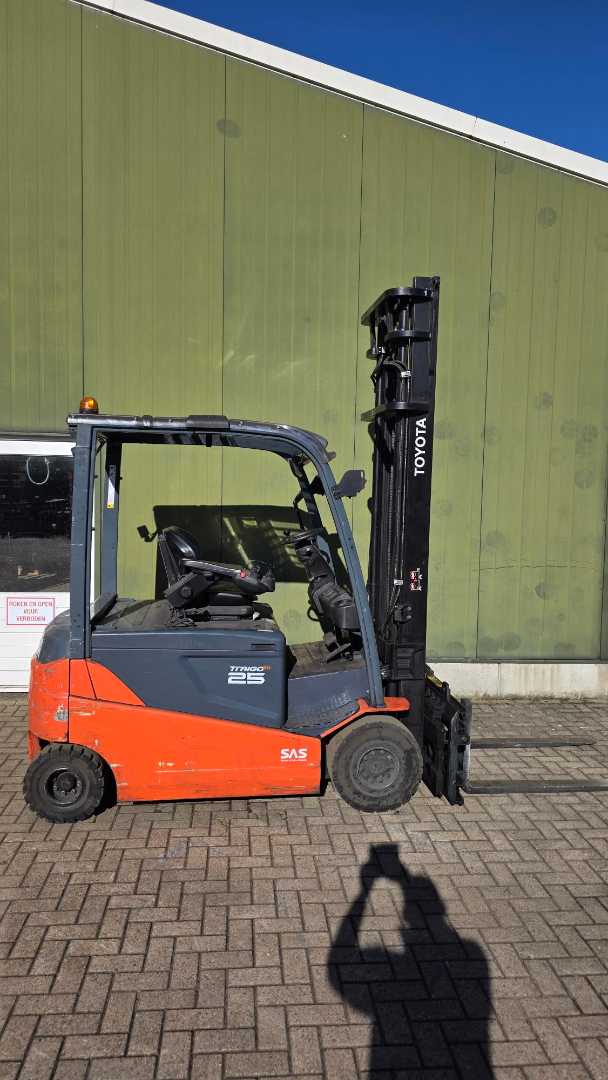 Heftruck gebruikt TOYOTA 8FBMT25 ELEKTRO VIERRADFRONTSTAPLER (13073295)