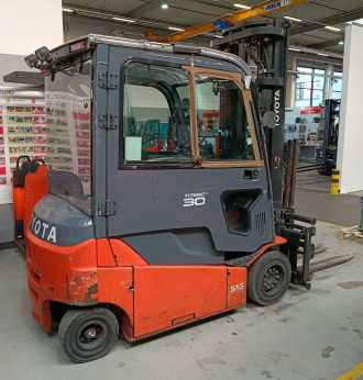 Heftruck gebruikt TOYOTA 8FBMT30 ELEKTRO VIERRADFRONTSTAPLER (13040965) backdrop