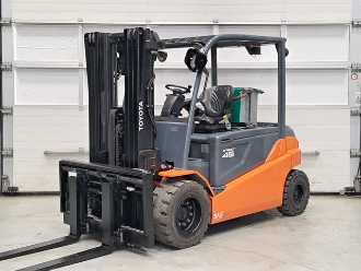 Heftruck gebruikt TOYOTA 8FBMT45 ELEKTRO VIERRADFRONTSTAPLER (13046537) backdrop