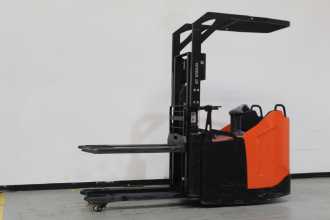 Heftruck gebruikt TOYOTA SPE200D ELEKTRO HOCHHUBWAGENDEICHSEL (12970060) backdrop