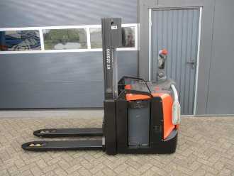 Heftruck gebruikt TOYOTA SPE200D ELEKTRO HOCHHUBWAGENFAHRERSTAND (13049299) backdrop