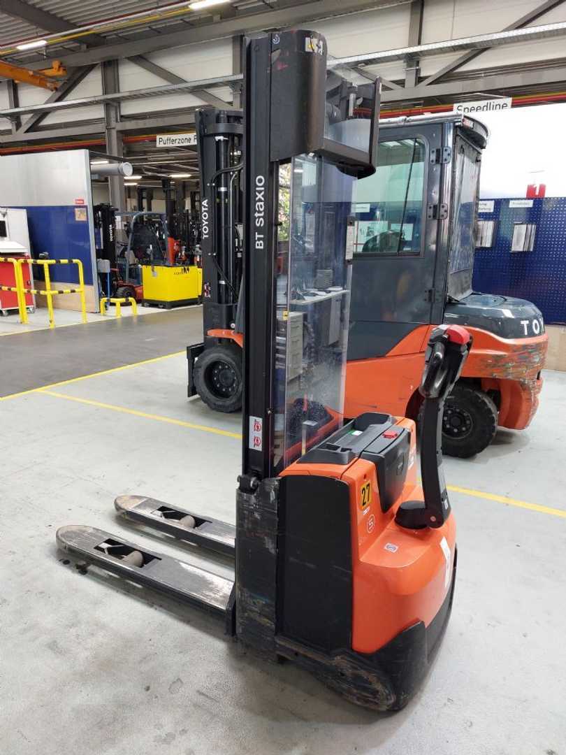 Heftruck gebruikt TOYOTA SWE120 *sofort verfügbar* ELEKTRO HOCHHUBWAGENDEICHSEL (13074906)