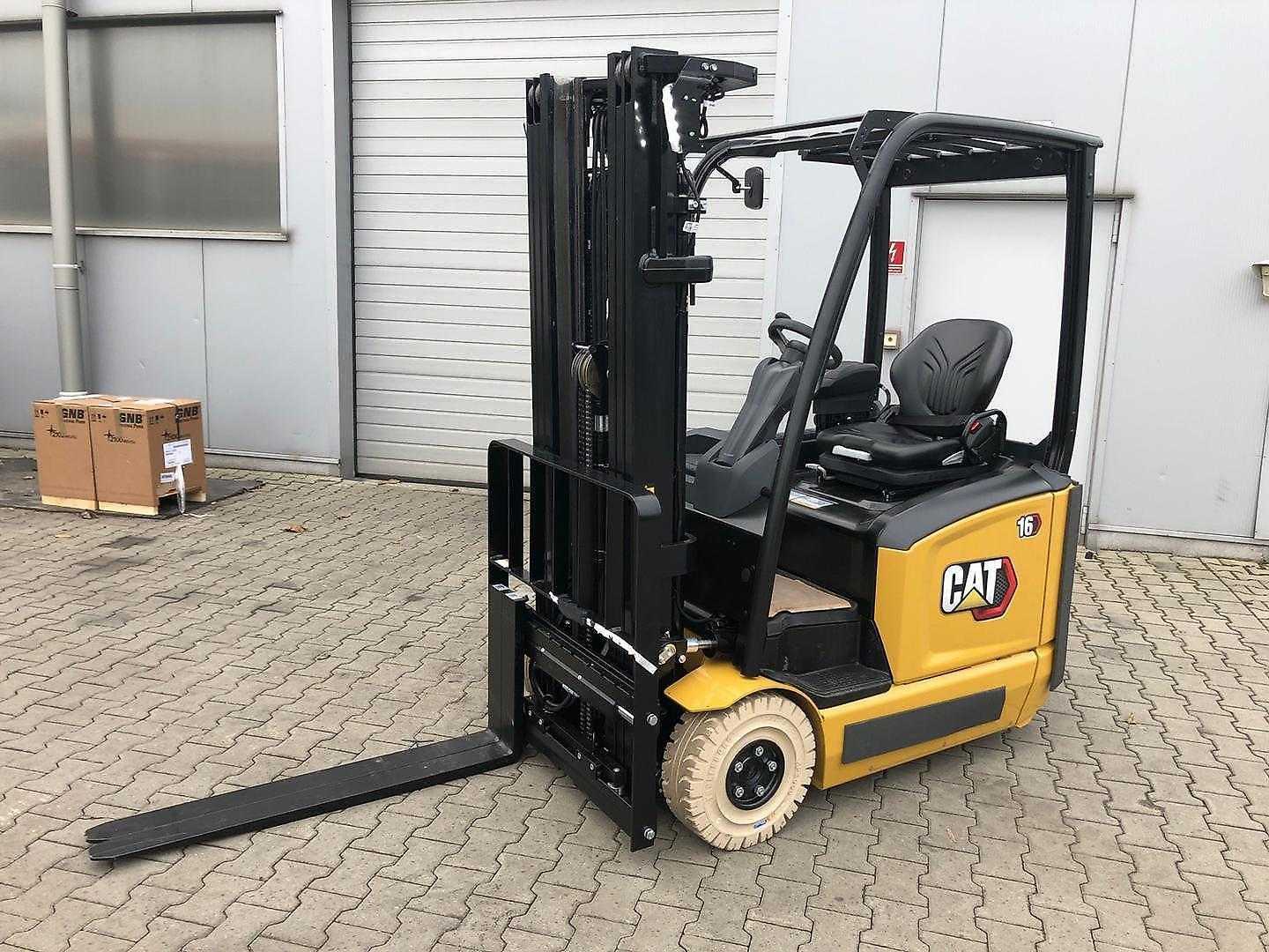 Used Forklift Caterpillar EP16ACNT 3 ratų šakinis krautuvas (Image 3) Used Forklift Caterpillar EP16ACNT 3 ratų šakinis krautuvas (Image 3)