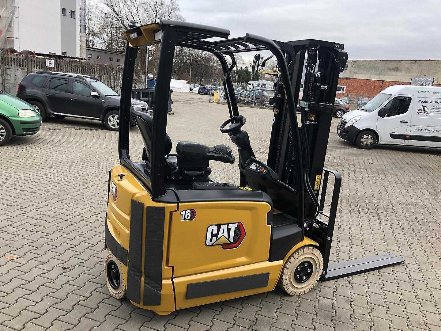 Used Forklift Caterpillar EP16ACNT 3 ratų šakinis krautuvas (Image 7) Used Forklift Caterpillar EP16ACNT 3 ratų šakinis krautuvas (Image 7)