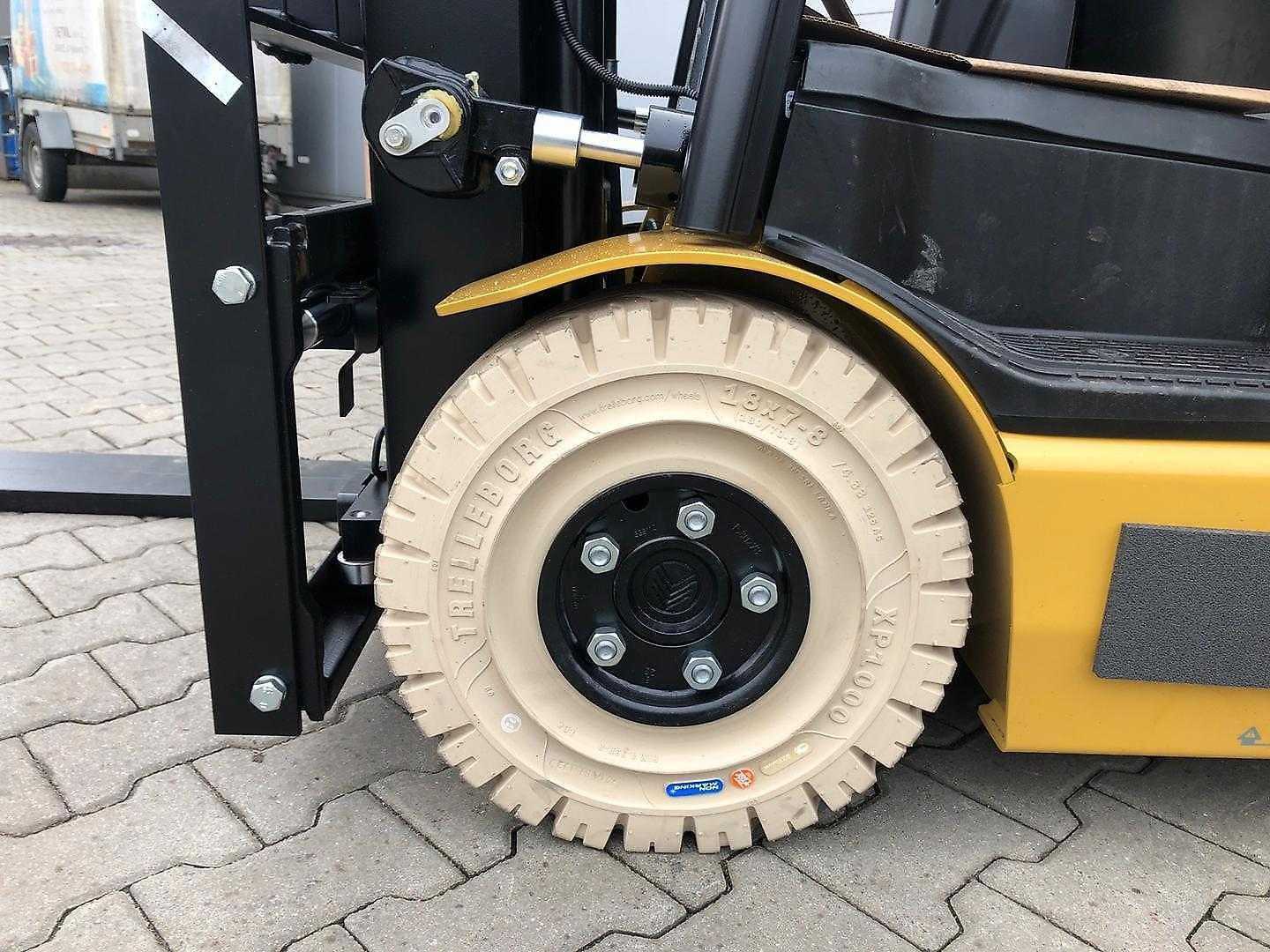 Used Forklift Caterpillar EP16ACNT 3 ratų šakinis krautuvas (Image 10) Used Forklift Caterpillar EP16ACNT 3 ratų šakinis krautuvas (Image 10)