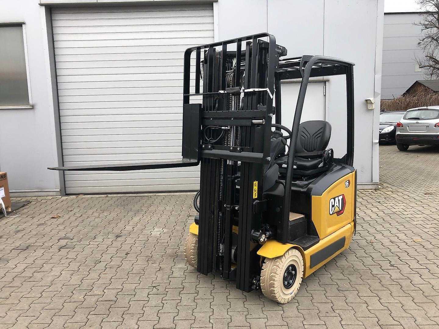 Used Forklift Caterpillar EP16ACNT 3 ratų šakinis krautuvas (Image 12) Used Forklift Caterpillar EP16ACNT 3 ratų šakinis krautuvas (Image 12)