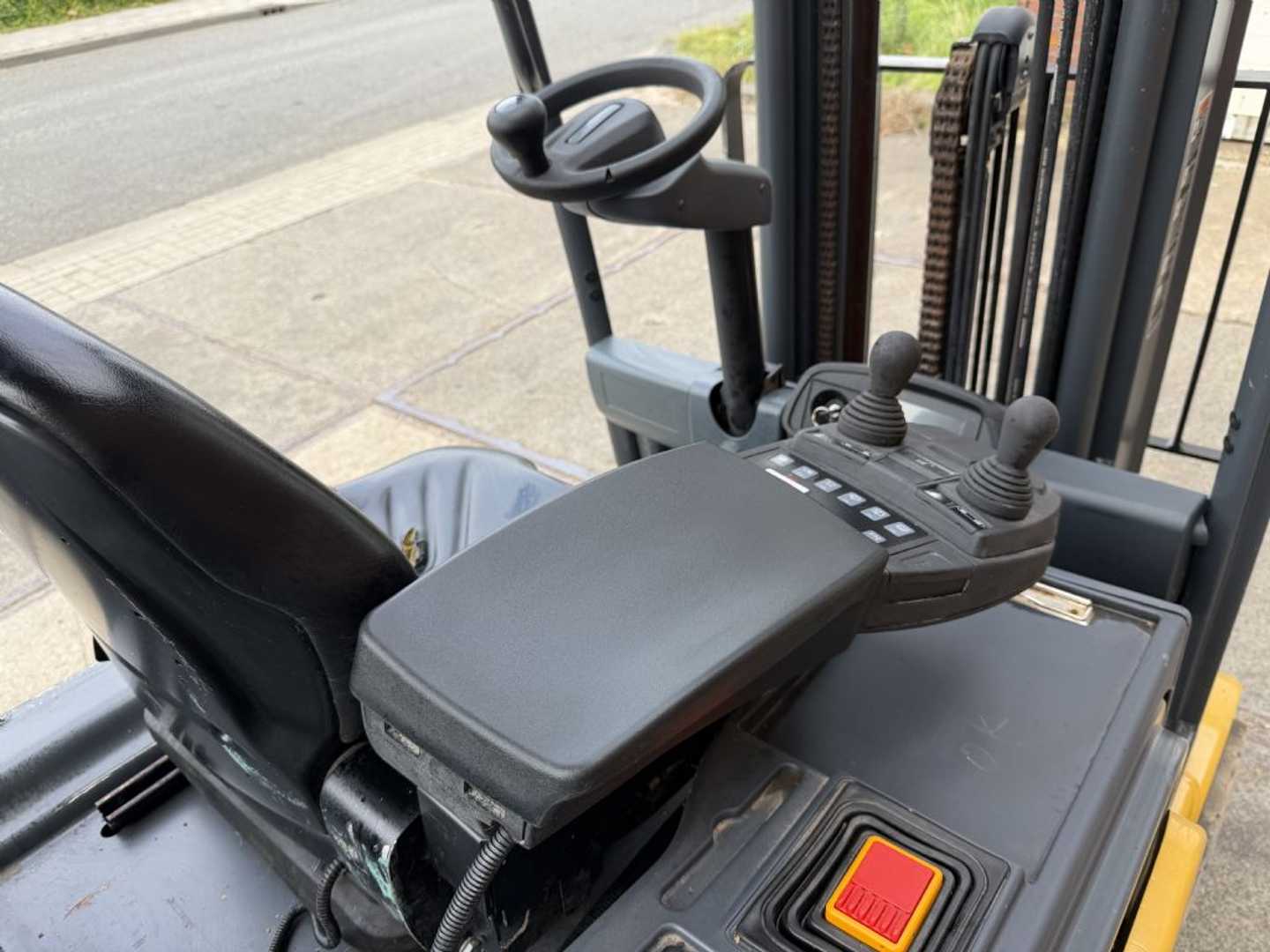 Used Forklift Caterpillar 2ET4000 3 ratų šakinis krautuvas (Image 10)