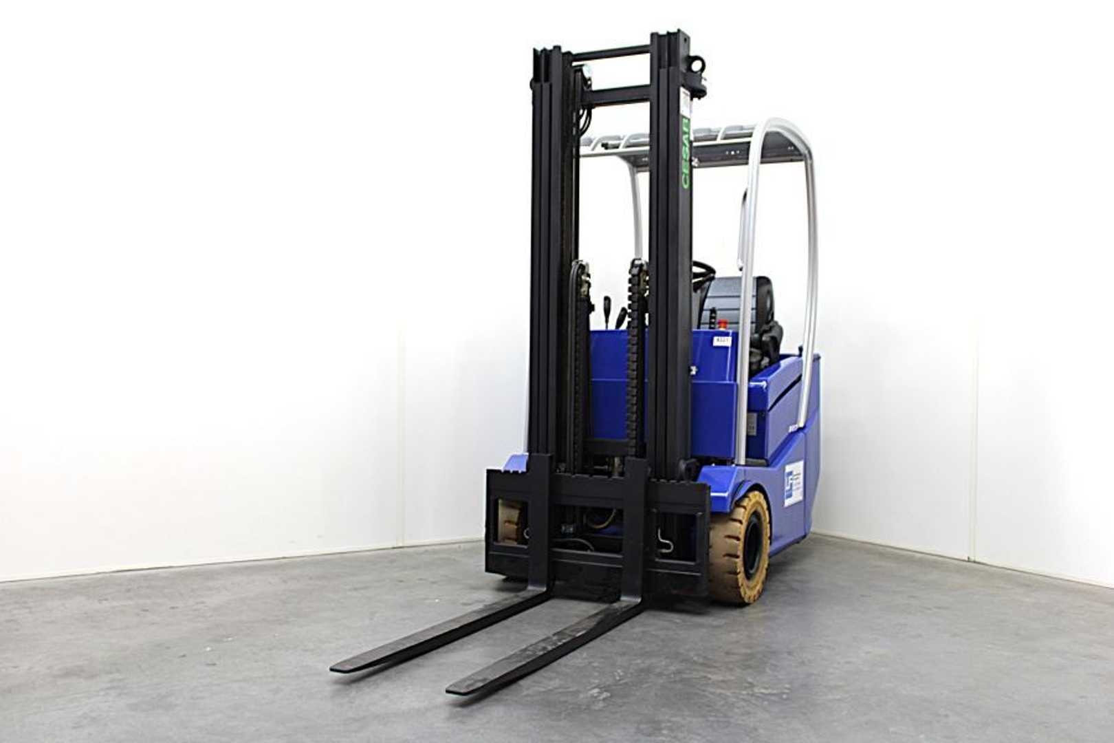 Used Forklift Cesab B 213 3 ratų šakinis krautuvas (Image 3) Used Forklift Cesab B 213 3 ratų šakinis krautuvas (Image 3)