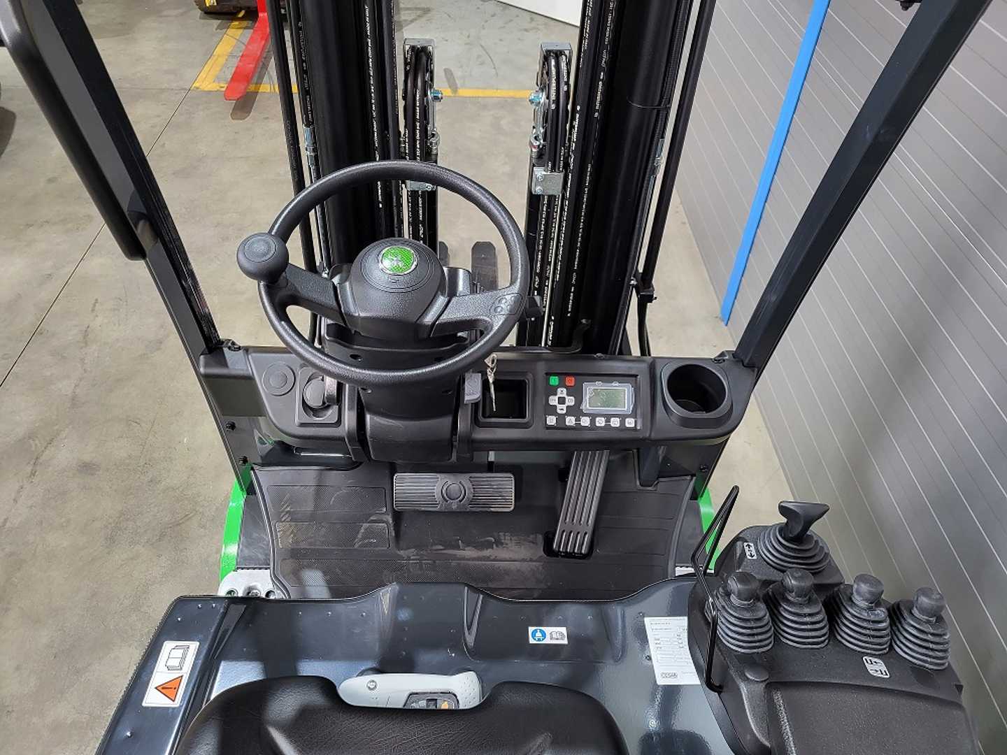 Used Forklift Cesab B316II 3 ratų šakinis krautuvas (Image 7) Used Forklift Cesab B316II 3 ratų šakinis krautuvas (Image 7)