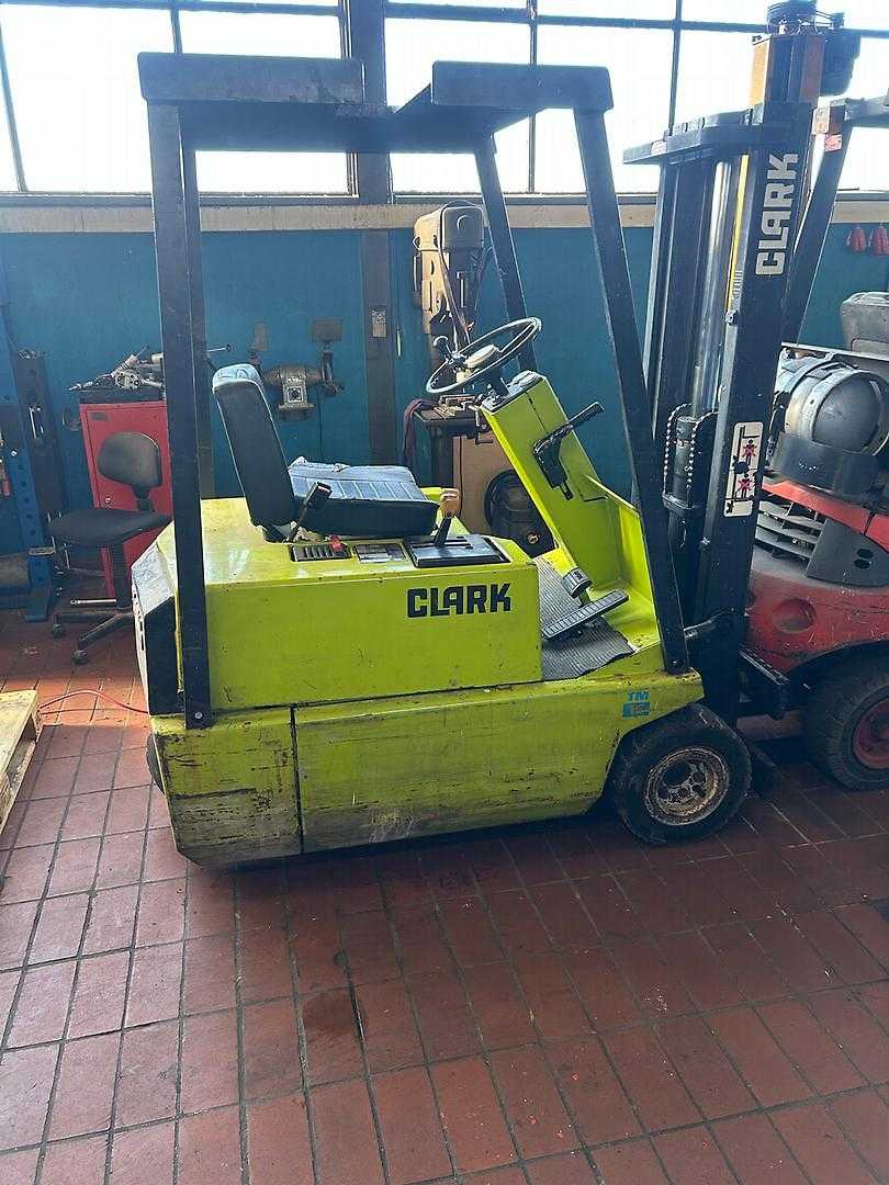 Used Forklift Clark TM 15 3 ratų šakinis krautuvas (Image 2)