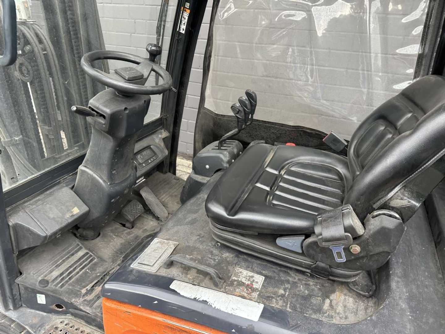Used Forklift Doosan B18T-7 3 ratų šakinis krautuvas (Image 4) Used Forklift Doosan B18T-7 3 ratų šakinis krautuvas (Image 4)