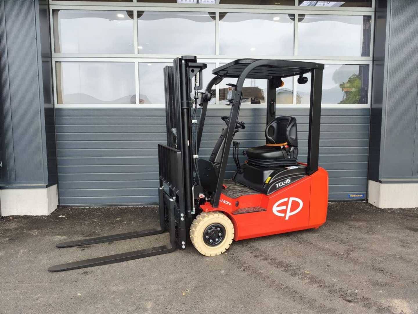 Used Forklift EP TCL152 NEUMASCHINE 3 ratų šakinis krautuvas (Image 1) Used Forklift EP TCL152 NEUMASCHINE 3 ratų šakinis krautuvas (Image 1)