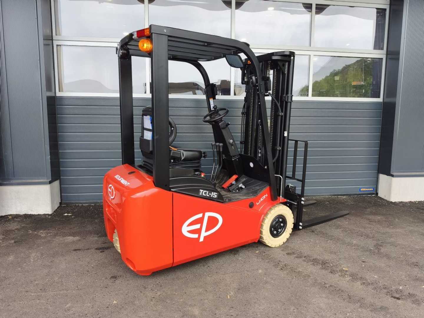 Used Forklift EP TCL152 NEUMASCHINE 3 ratų šakinis krautuvas (Image 2) Used Forklift EP TCL152 NEUMASCHINE 3 ratų šakinis krautuvas (Image 2)