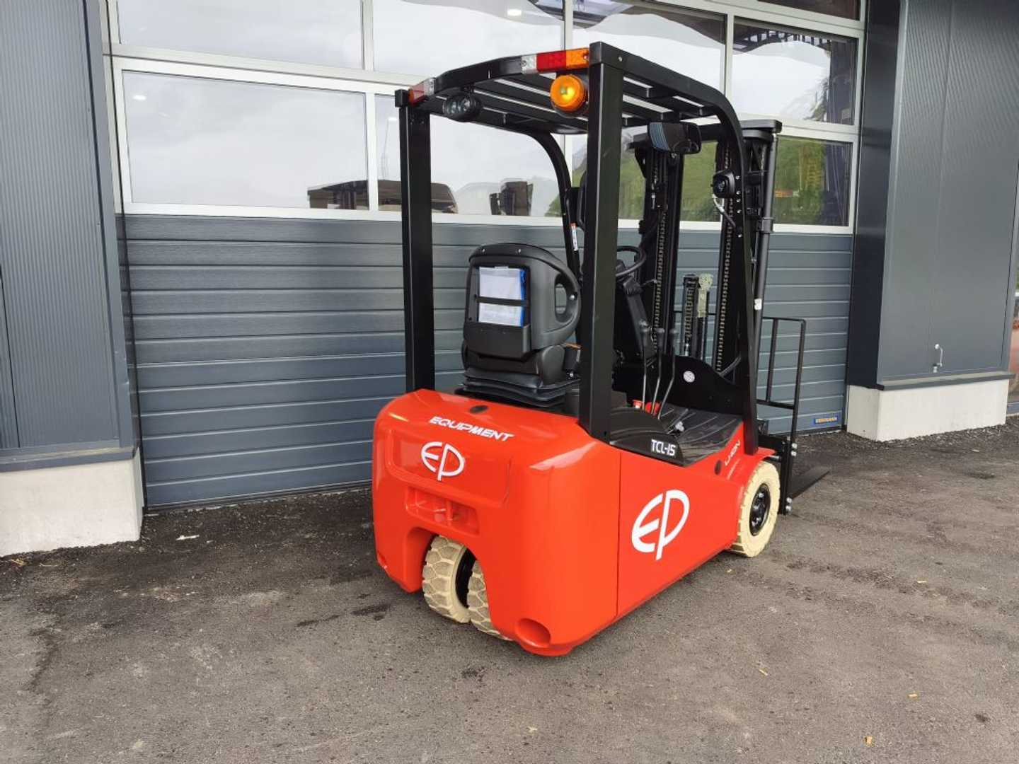 Used Forklift EP TCL152 NEUMASCHINE 3 ratų šakinis krautuvas (Image 3) Used Forklift EP TCL152 NEUMASCHINE 3 ratų šakinis krautuvas (Image 3)