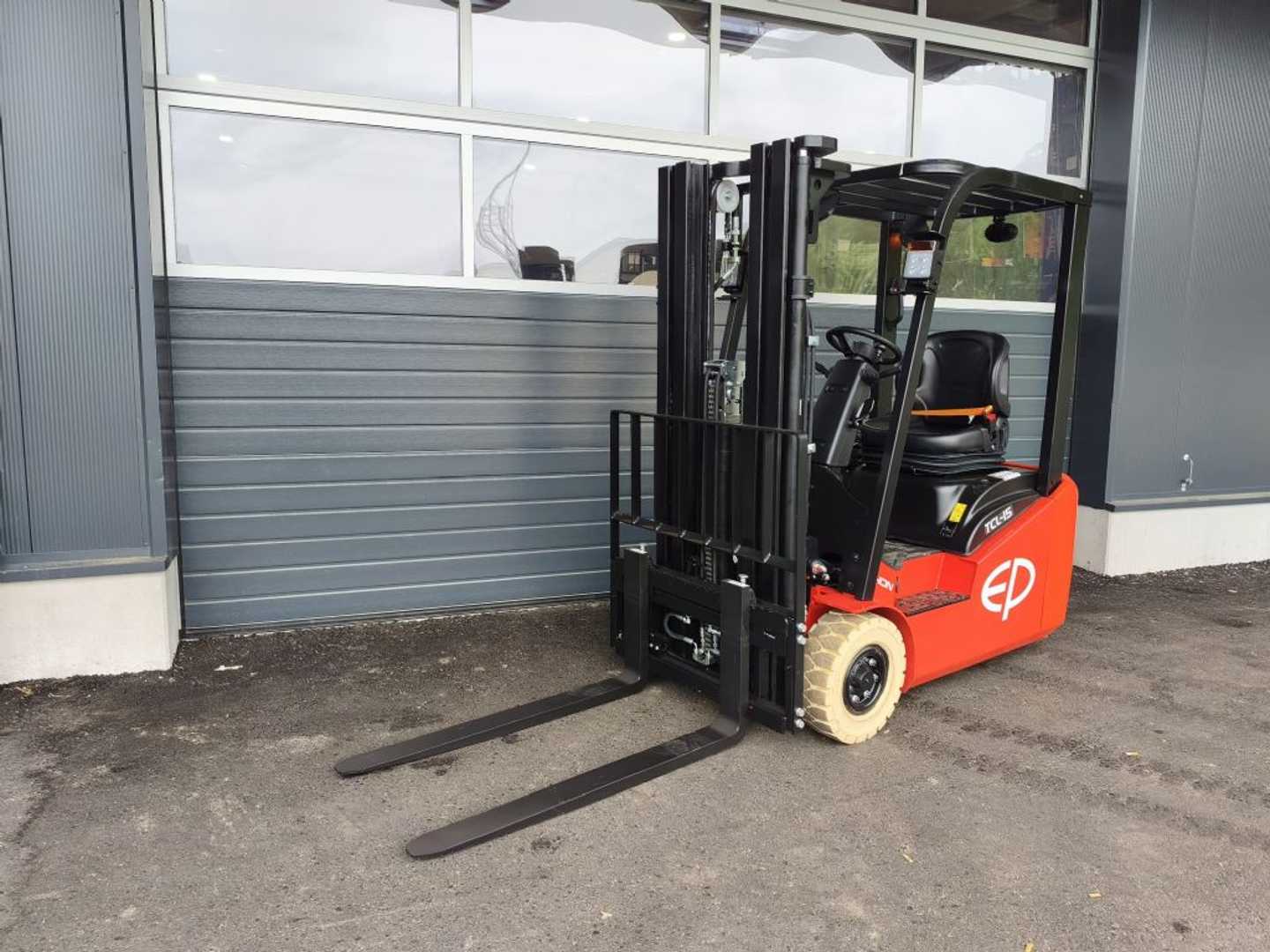Used Forklift EP TCL152 NEUMASCHINE 3 ratų šakinis krautuvas (Image 4) Used Forklift EP TCL152 NEUMASCHINE 3 ratų šakinis krautuvas (Image 4)