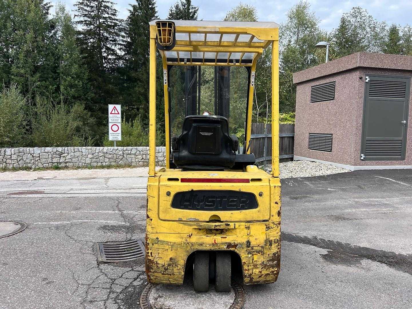 Used Forklift Hyster J2.00XMT - 4750mm 3 ratų šakinis krautuvas (Image 3)
