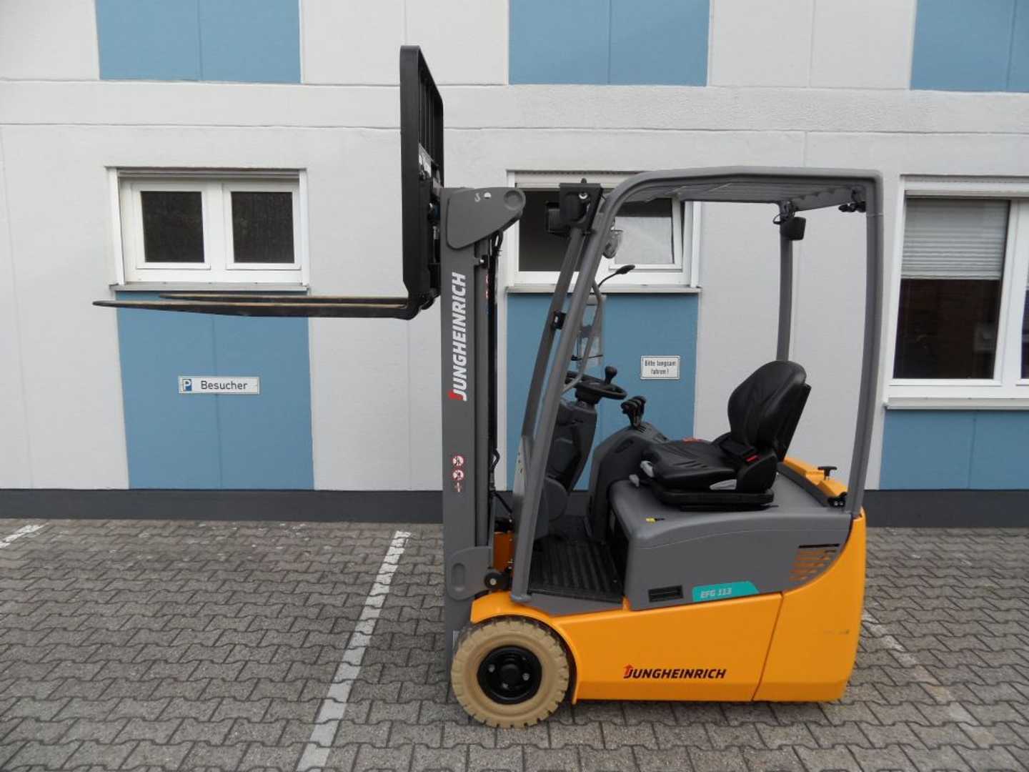 Used Forklift Jungheinrich EFG 113 - neuwertig - 2 Stunden - Freihub 3 ratų šakinis krautuvas (Image 4) Used Forklift Jungheinrich EFG 113 - neuwertig - 2 Stunden - Freihub 3 ratų šakinis krautuvas (Image 4)