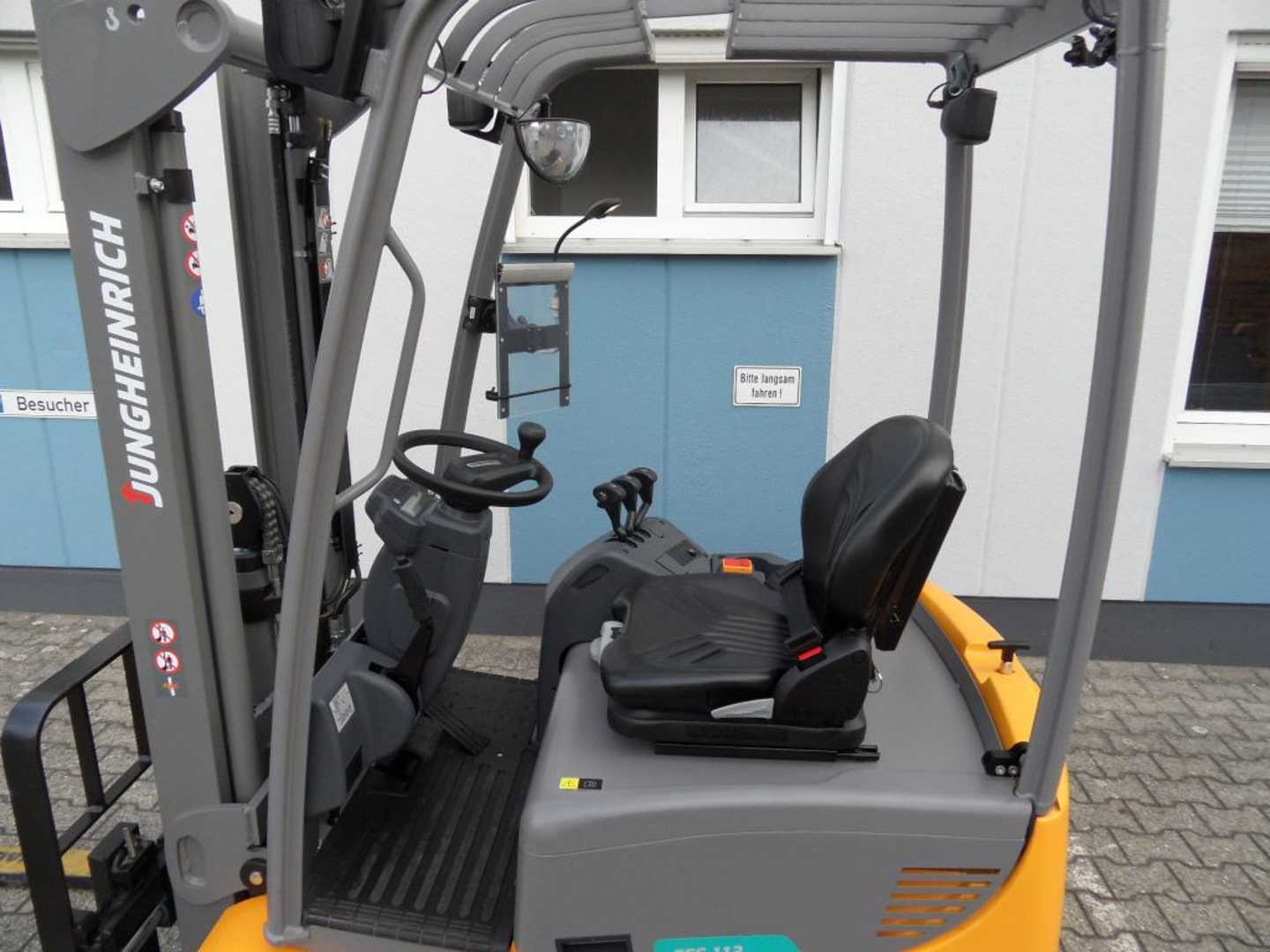 Used Forklift Jungheinrich EFG 113 - neuwertig - 2 Stunden - Freihub 3 ratų šakinis krautuvas (Image 6) Used Forklift Jungheinrich EFG 113 - neuwertig - 2 Stunden - Freihub 3 ratų šakinis krautuvas (Image 6)