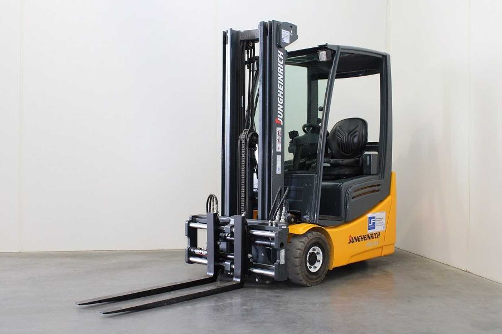 Used Forklift Jungheinrich EFG 213 3 ratų šakinis krautuvas (Image 3) Used Forklift Jungheinrich EFG 213 3 ratų šakinis krautuvas (Image 3)