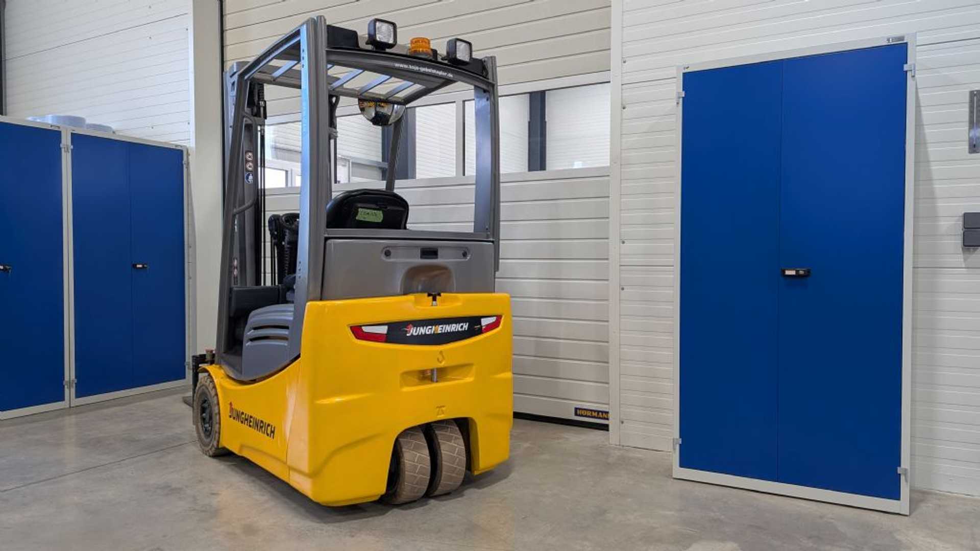 Used Forklift Jungheinrich EFG 215 GE115-480DZ 3 ratų šakinis krautuvas (Image 2) Used Forklift Jungheinrich EFG 215 GE115-480DZ 3 ratų šakinis krautuvas (Image 2)