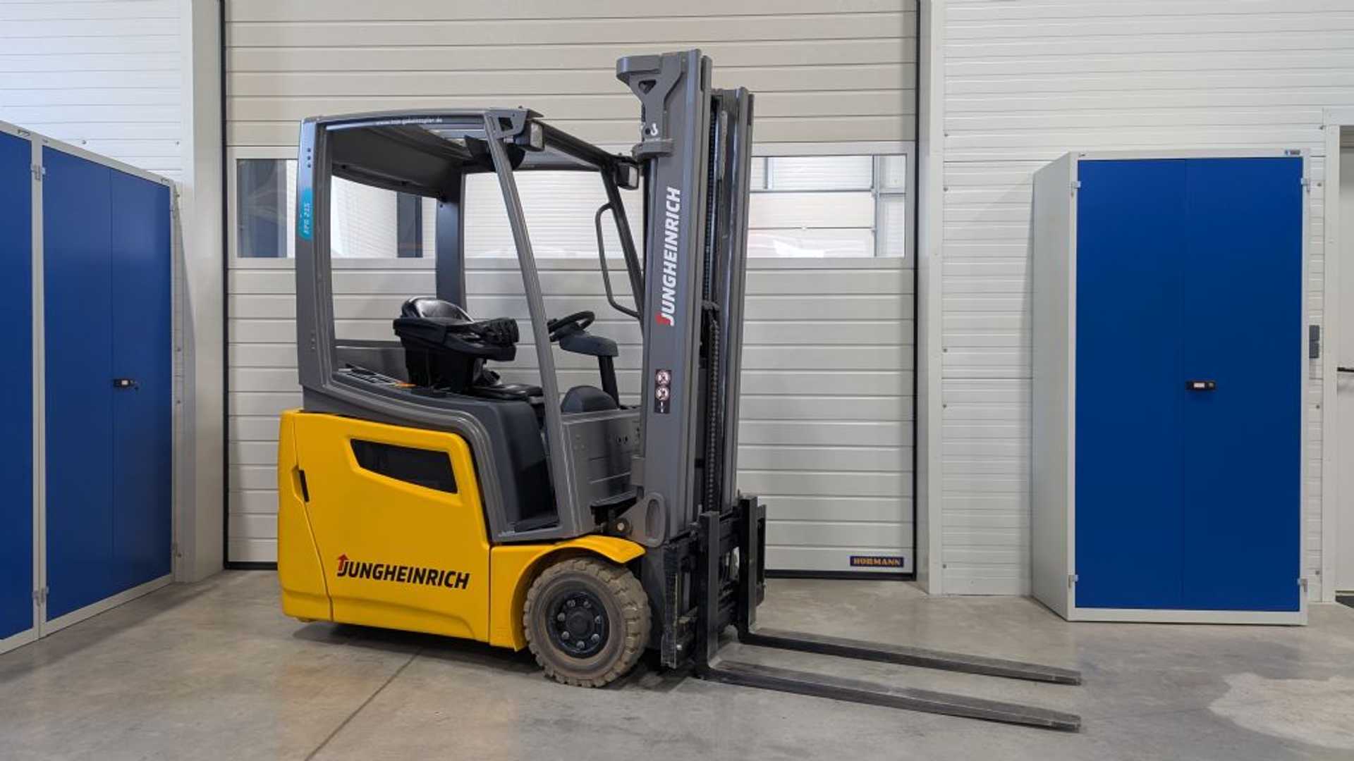 Used Forklift Jungheinrich EFG 215 GE115-480DZ 3 ratų šakinis krautuvas (Image 3) Used Forklift Jungheinrich EFG 215 GE115-480DZ 3 ratų šakinis krautuvas (Image 3)